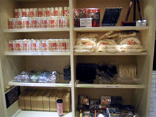 【写真】商品棚・2